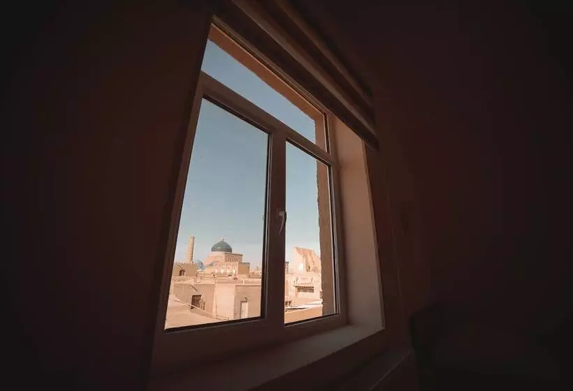 ペンション Oqilanur Guest House