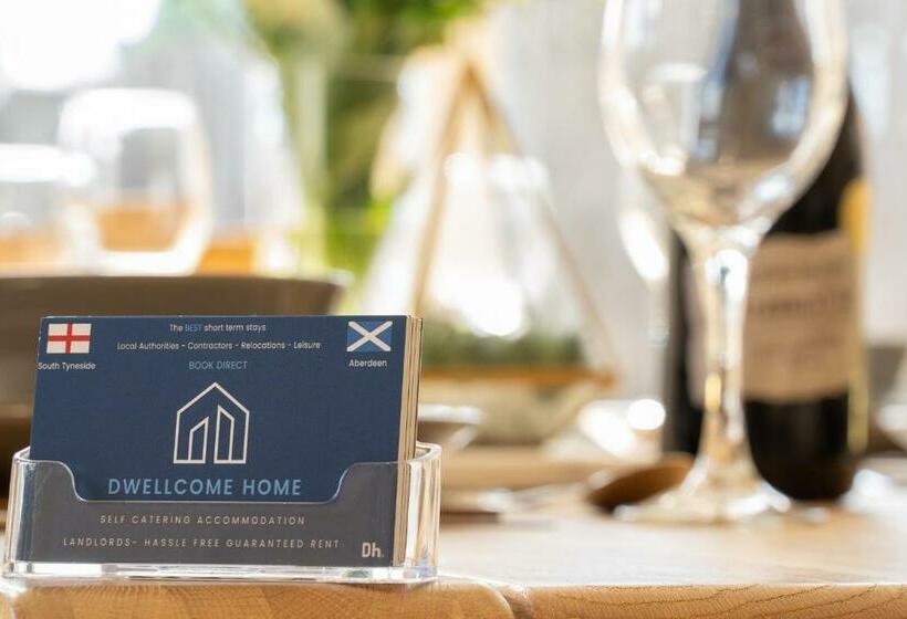 Dwellcome Home Ltd 5 Double Bedroom 3 Bathroom House Free Driveway Parking, 637 Mbps Wifi, Ideal For