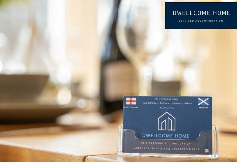 Dwellcome Home Ltd 5 Double Bedroom 3 Bathroom House Free Driveway Parking, 637 Mbps Wifi, Ideal For