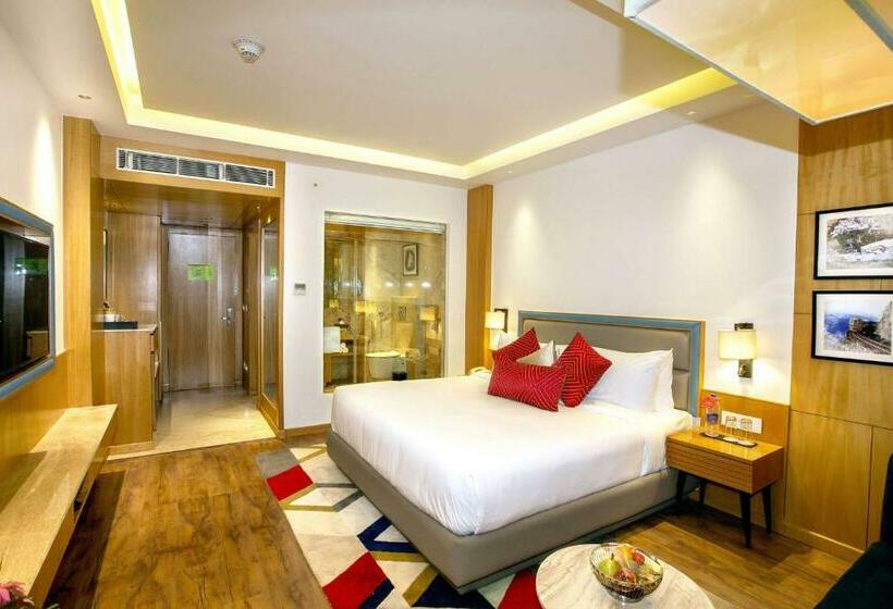 호텔 Ramada By Wyndham Katra Station Road