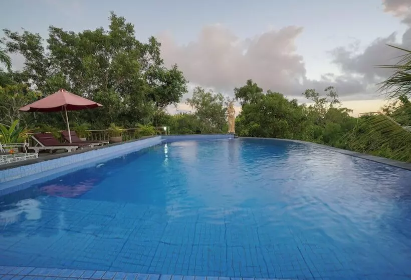 Innora Jungle Resort And Spa