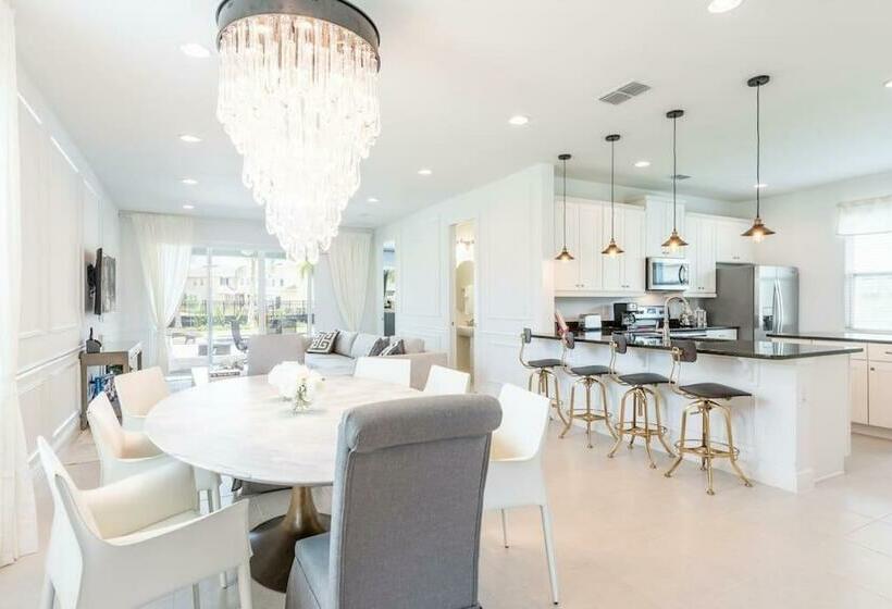 Private Pool, Spa, And In Home Movie Theater!