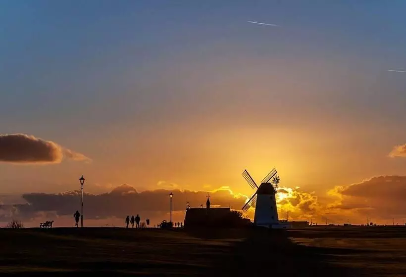 Remarkable 1 Bed Apartment In Lytham Saint Annes