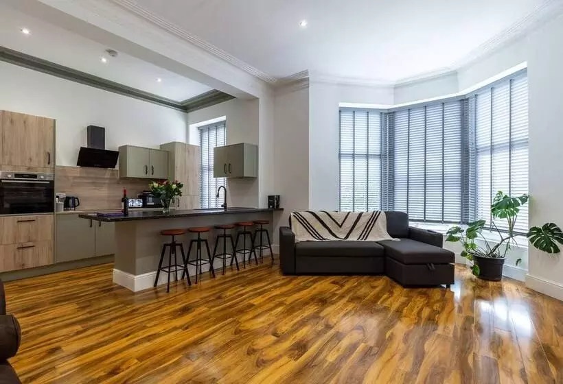 Remarkable 1 Bed Apartment In Lytham Saint Annes