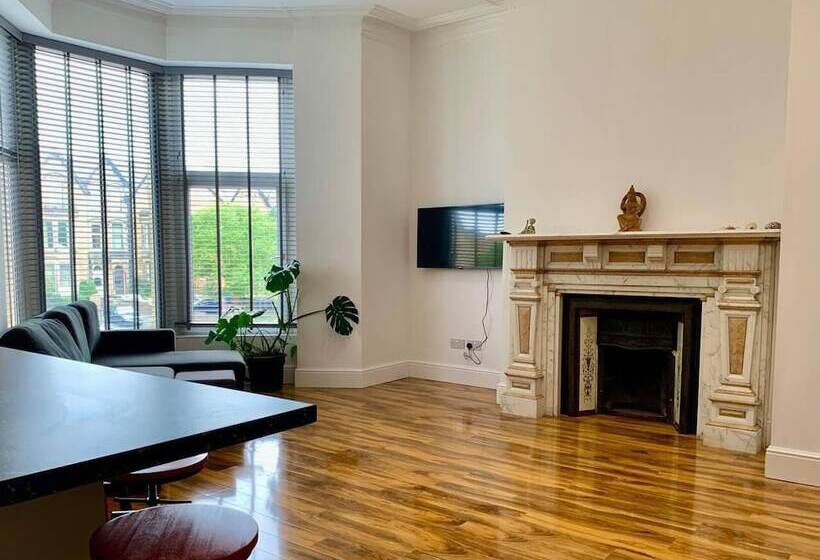 Remarkable 1 Bed Apartment In Lytham Saint Annes