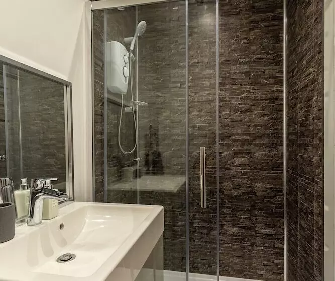 Remarkable 1 Bed Apartment In Lytham Saint Annes