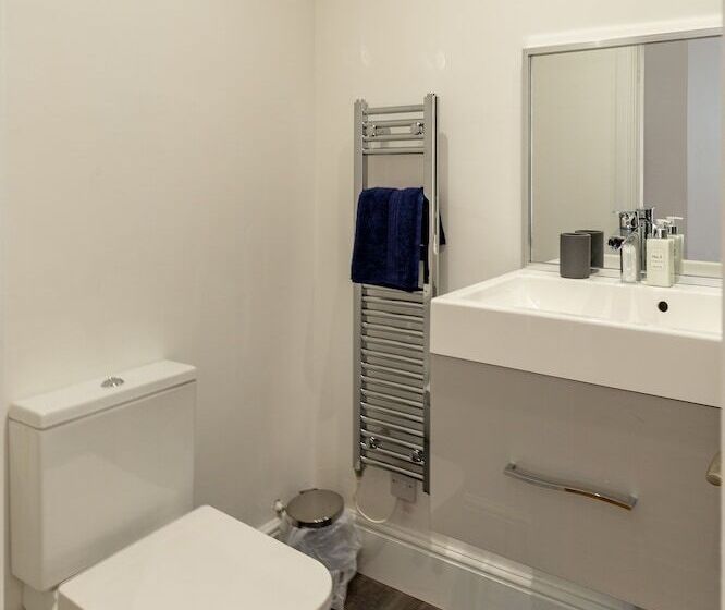 Remarkable 1 Bed Apartment In Lytham Saint Annes