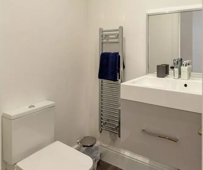 Remarkable 1 Bed Apartment In Lytham Saint Annes