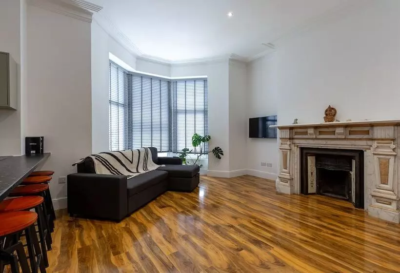 Remarkable 1 Bed Apartment In Lytham Saint Annes