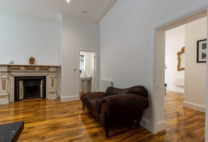 Remarkable 1 Bed Apartment In Lytham Saint Annes