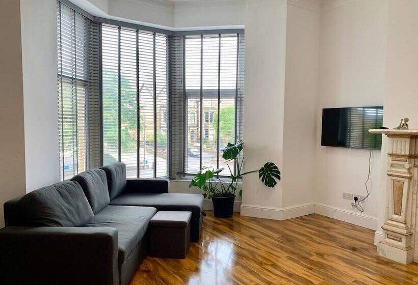 Remarkable 1 Bed Apartment In Lytham Saint Annes