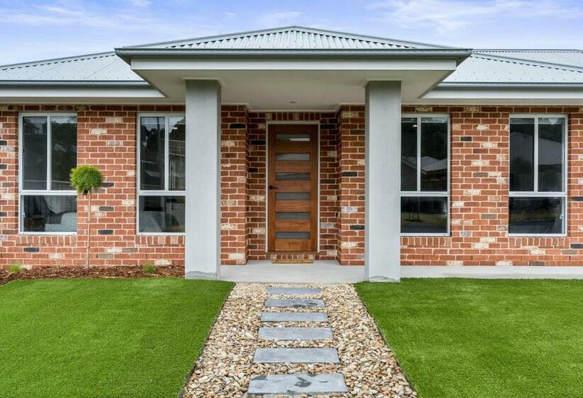 Smiggins Stays   Spacious And Stylish