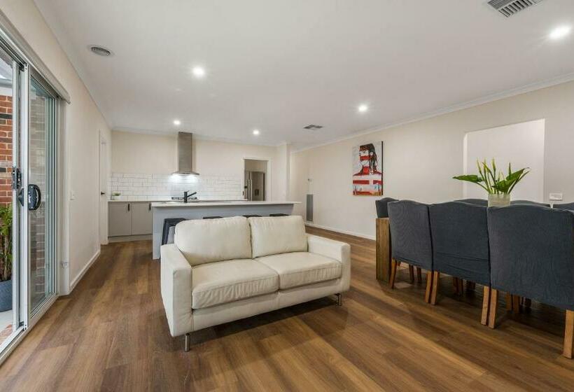 Smiggins Stays   Spacious And Stylish