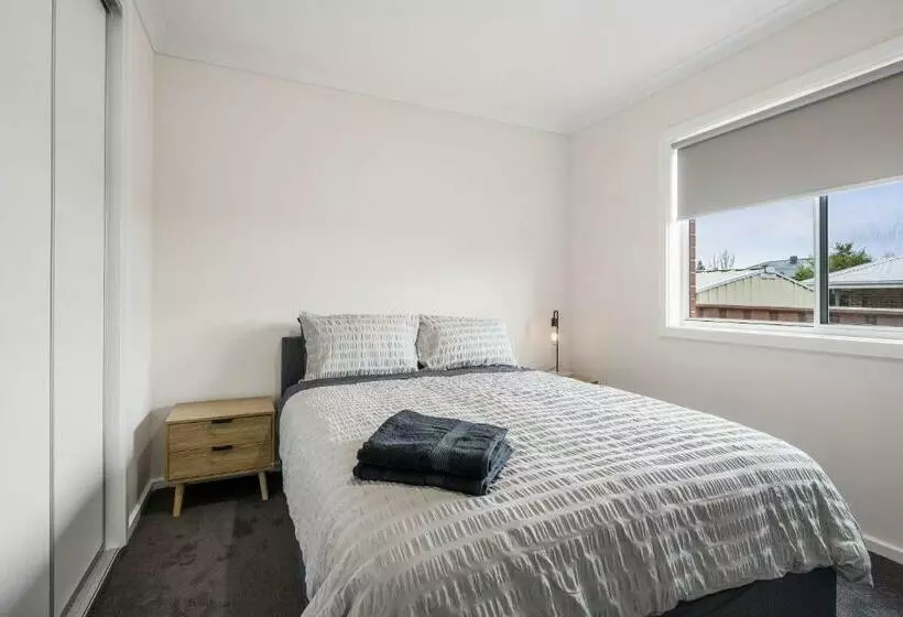 Smiggins Stays   Spacious And Stylish