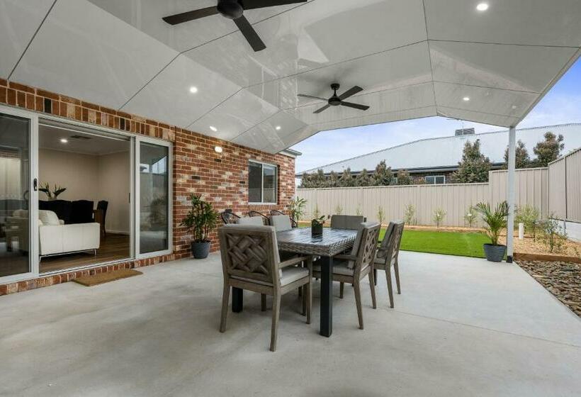 Smiggins Stays   Spacious And Stylish