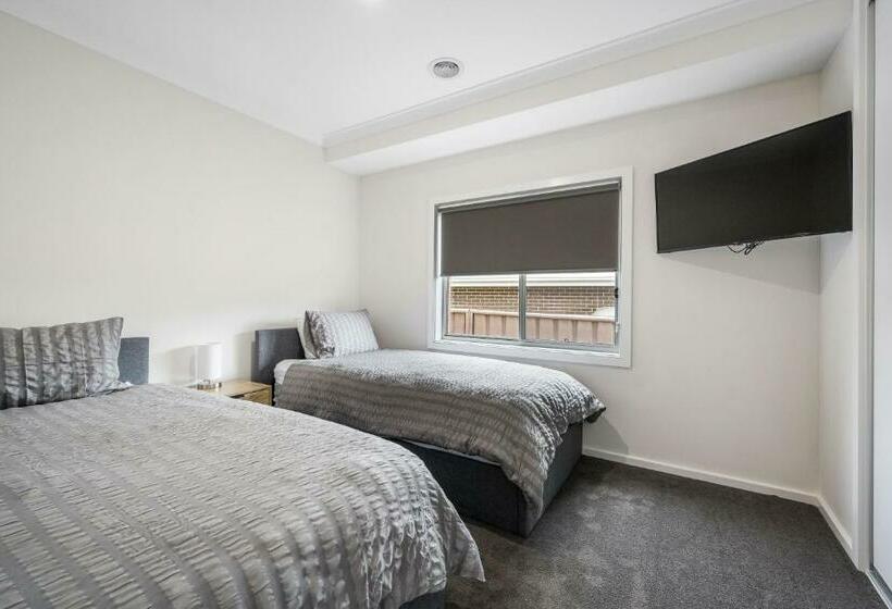 Smiggins Stays   Spacious And Stylish