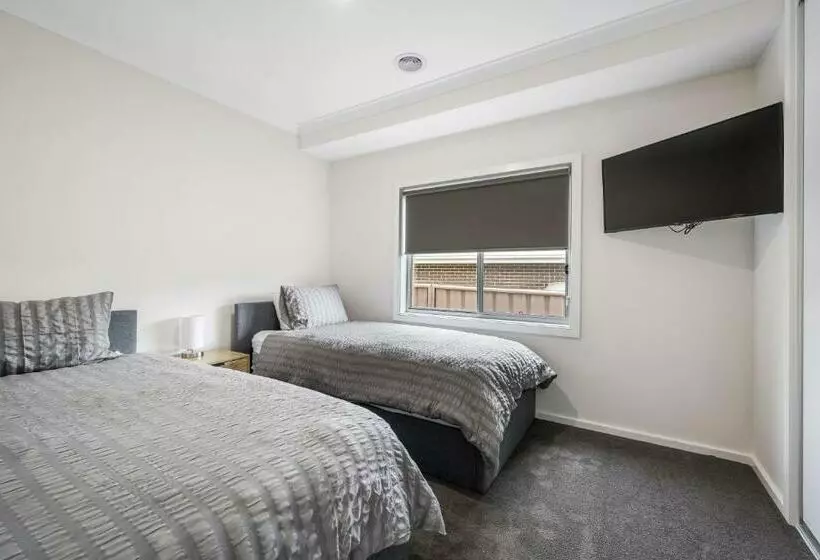Smiggins Stays   Spacious And Stylish