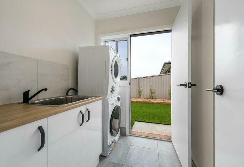 Smiggins Stays   Spacious And Stylish