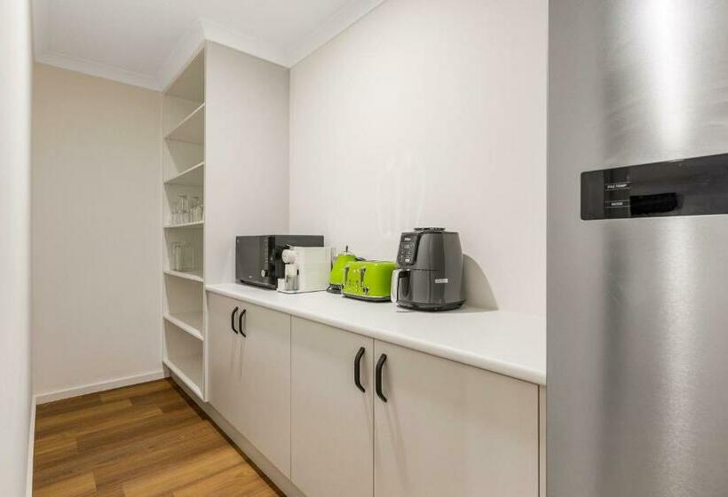 Smiggins Stays   Spacious And Stylish