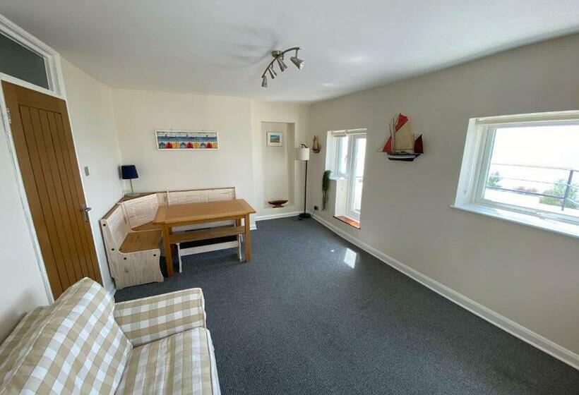 Splashpoint With Free Parking