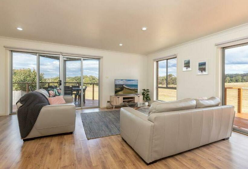 The Gem 39b Emerald Drive