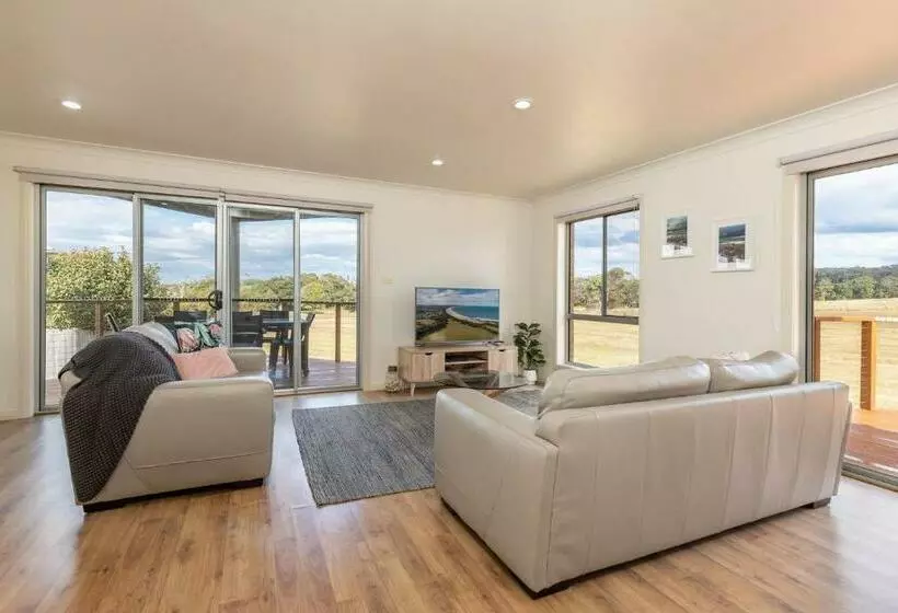 The Gem 39b Emerald Drive