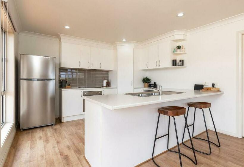 The Gem 39b Emerald Drive