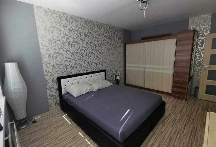 Zvolen Apartment /3 Izbový Byt