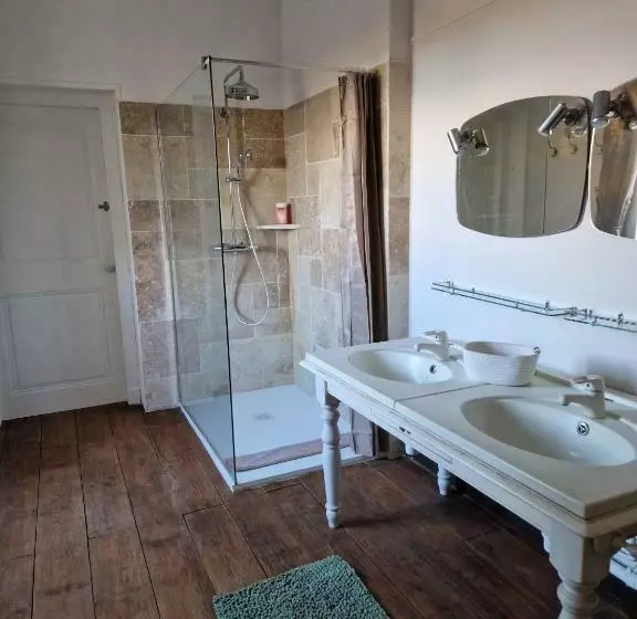 Aamiaismajoitus (B&B) Château St Justin