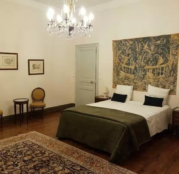 Aamiaismajoitus (B&B) Château St Justin