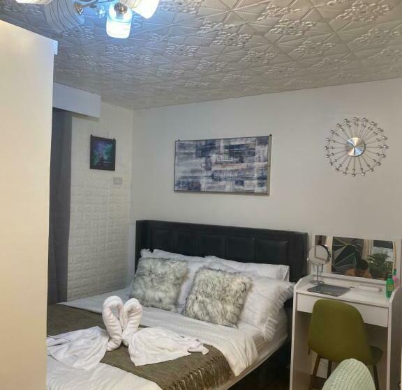 بنسيون Arezzo Place Ak