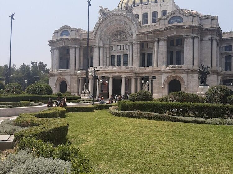 پانسیون Hostal Emperador