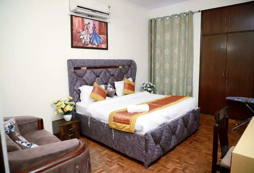 Fortune Home Service Apartment 3bhk,e 28 Saket 1b