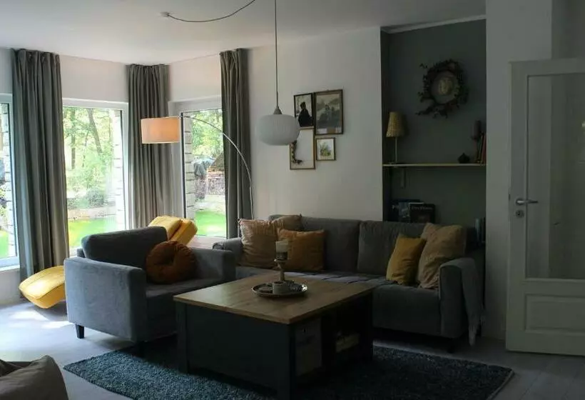 Moderne Wohnung Im Skandinavischen Stil Am Waldrand