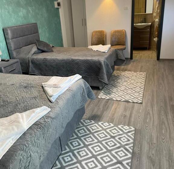 Пансион Casa Paraschiva