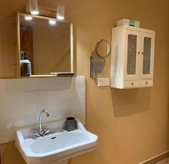 Пансион Chambres D Hôtes La Tour D Aspiran