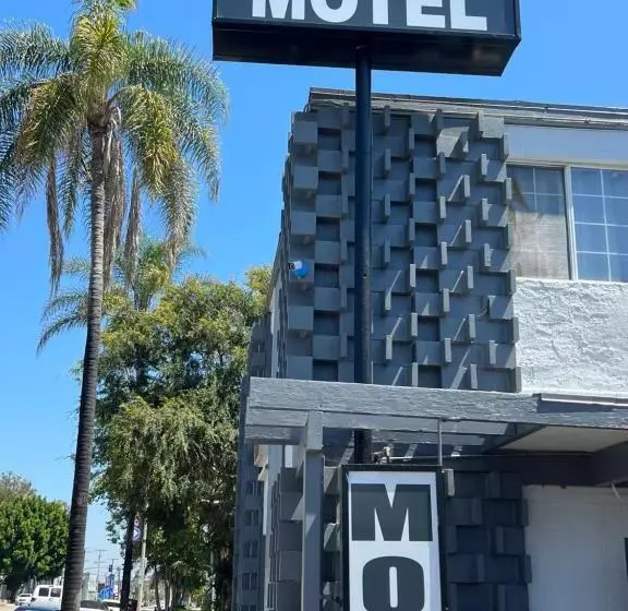 Sunshine Motel