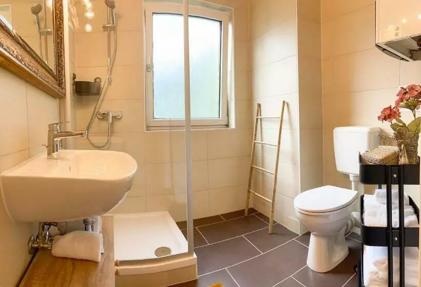 Apartments Cassel   Mit Smart Tv Und Parkplätzen   Für Singles, Paare, Familien Und Gruppen