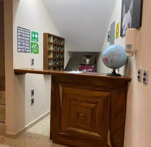 ホテル Central Pirámides