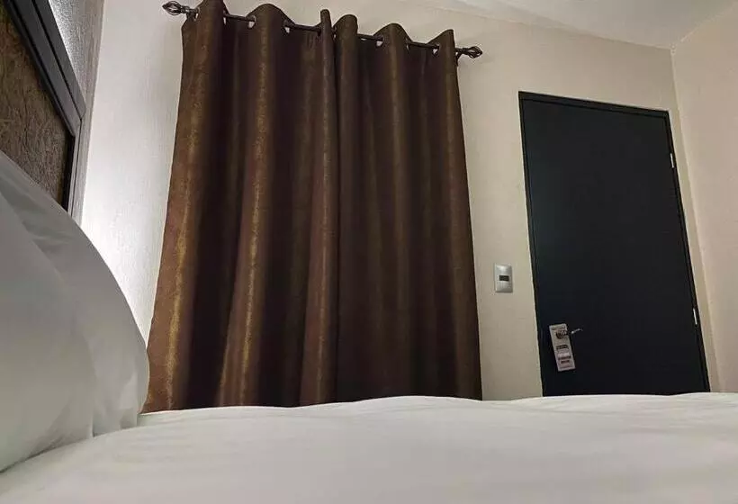 ホテル Central Pirámides