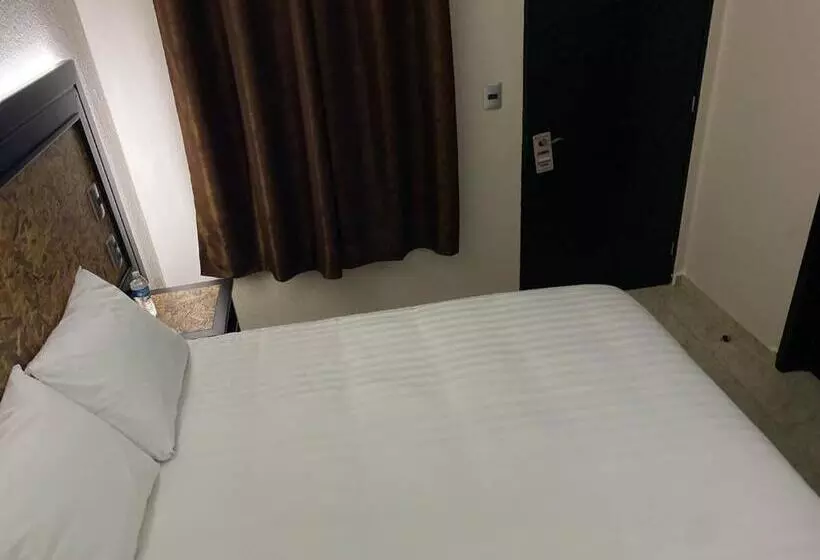 ホテル Central Pirámides