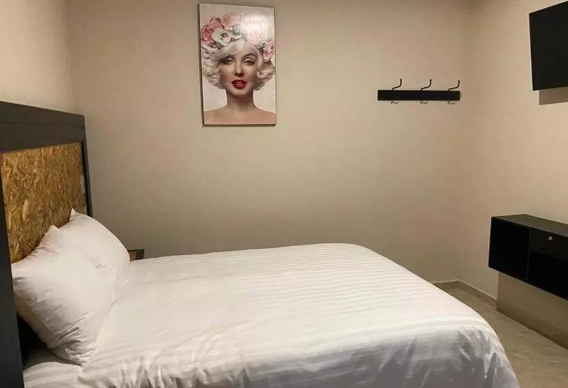 ホテル Central Pirámides