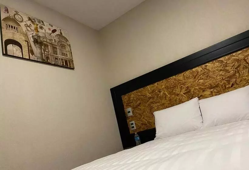 ホテル Central Pirámides