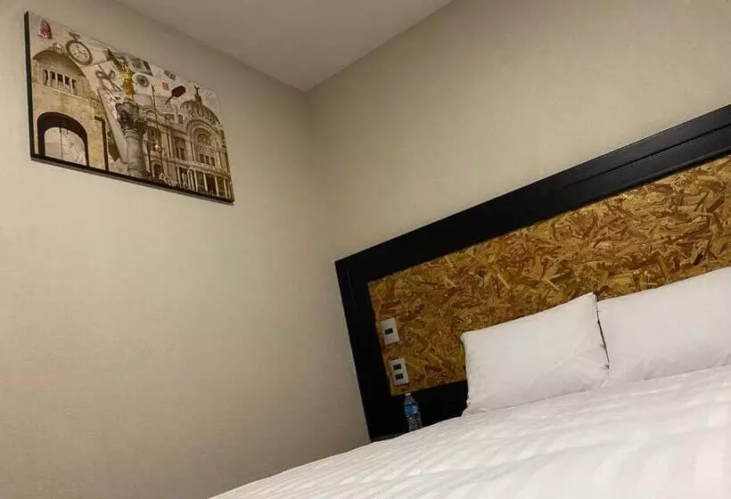 ホテル Central Pirámides