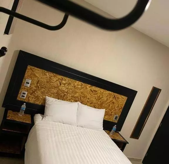 ホテル Central Pirámides