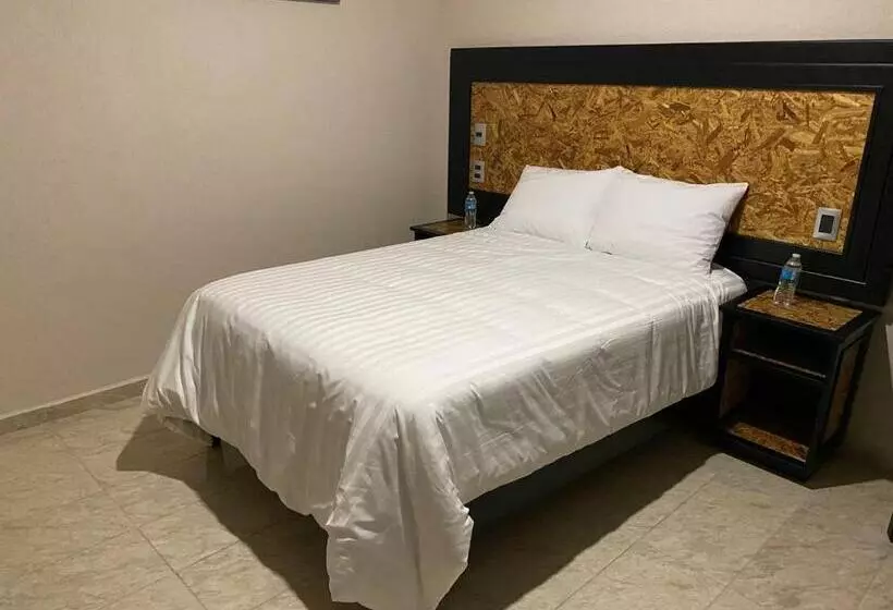 ホテル Central Pirámides