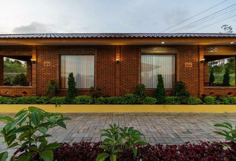 בית מלון כפרי Reddoorz @ Aldos Villa Silangit