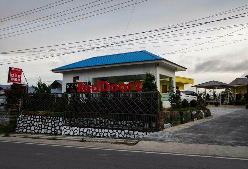 בית מלון כפרי Reddoorz @ Aldos Villa Silangit