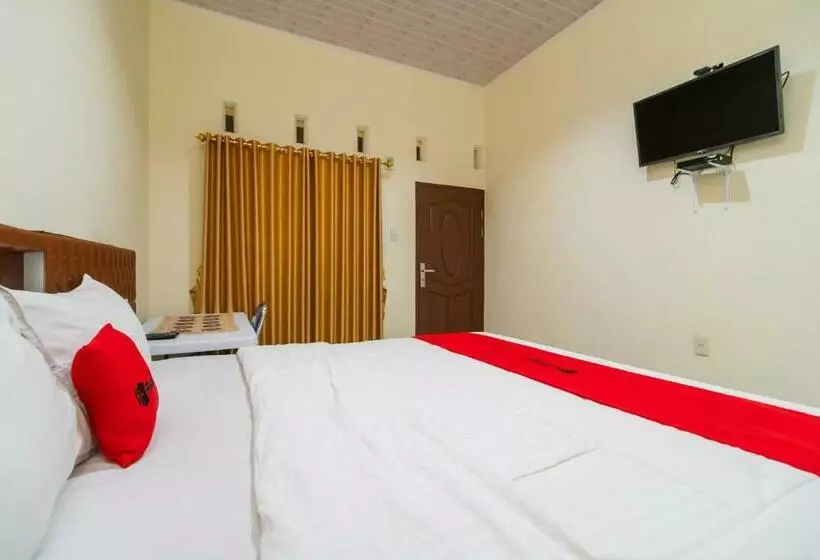 Hotelli Reddoorz @ Aldos Villa Silangit