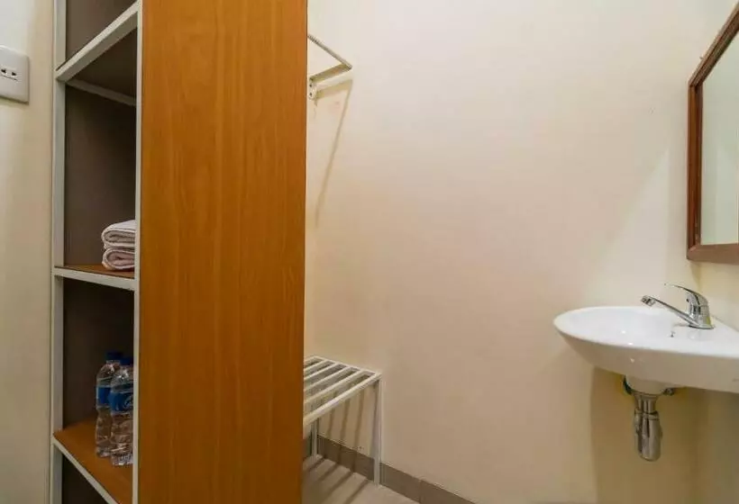 Hotelli Reddoorz @ Aldos Villa Silangit